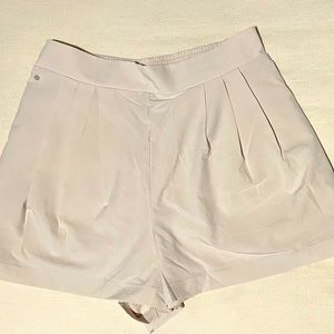 Wayre Flowy Shorts Khaki Size Large